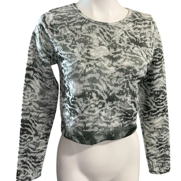 NWTS Fabletics Mari Seamless Long Sleeve Crop Top Sz M Tiger Tie Dye Green White - Picture 3 of 8